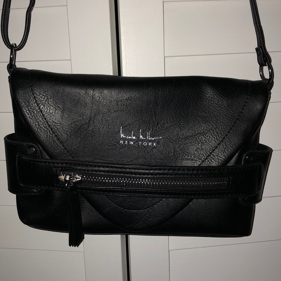 Nicole Miller Handbags - Black crossbody purse 🖤